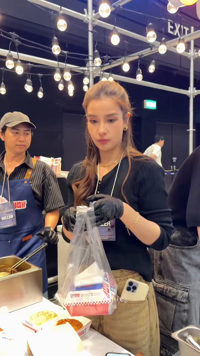 ขายเบอร์เกอร์แบบกุลนรี ꒰ #วิววรรณรท ⋆˙⟡ ꒱