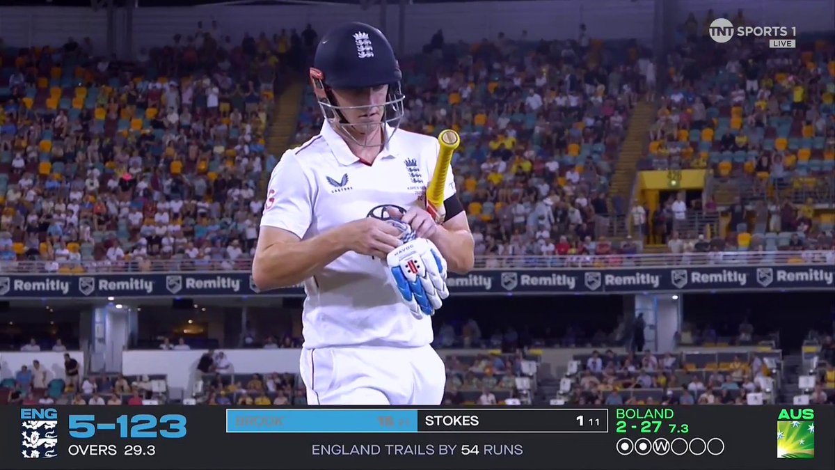 England wickets keep falling... Harry Brook is OUT for 15 ❌ Watch #TheAshes LIVE on TNT Sports and discovery+ 📺