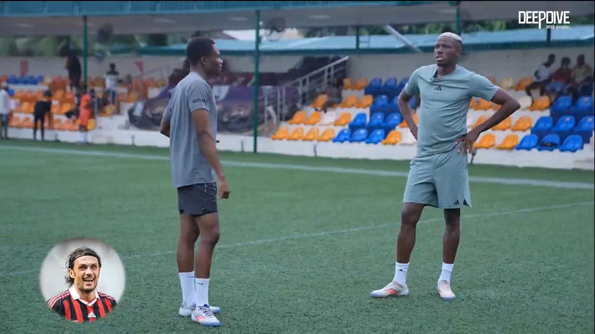 Soru: "Artık futbol oynamayan, birlikte oynamak isteyeceğin üç savunma oyuncusu kimler olurdu?" (Smallie) Victor Osimhen: "Maldini, Nesta, Ferdinand."