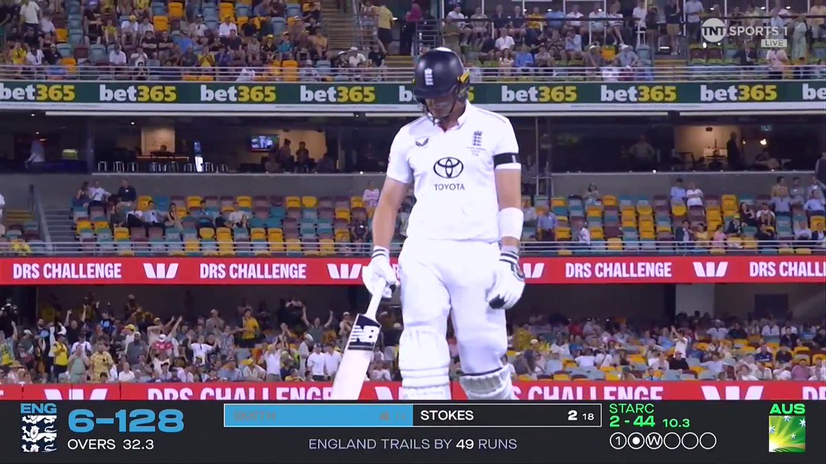 There goes Jamie Smith for 4 😬 Watch #TheAshes LIVE on TNT Sports and discovery+ 📺