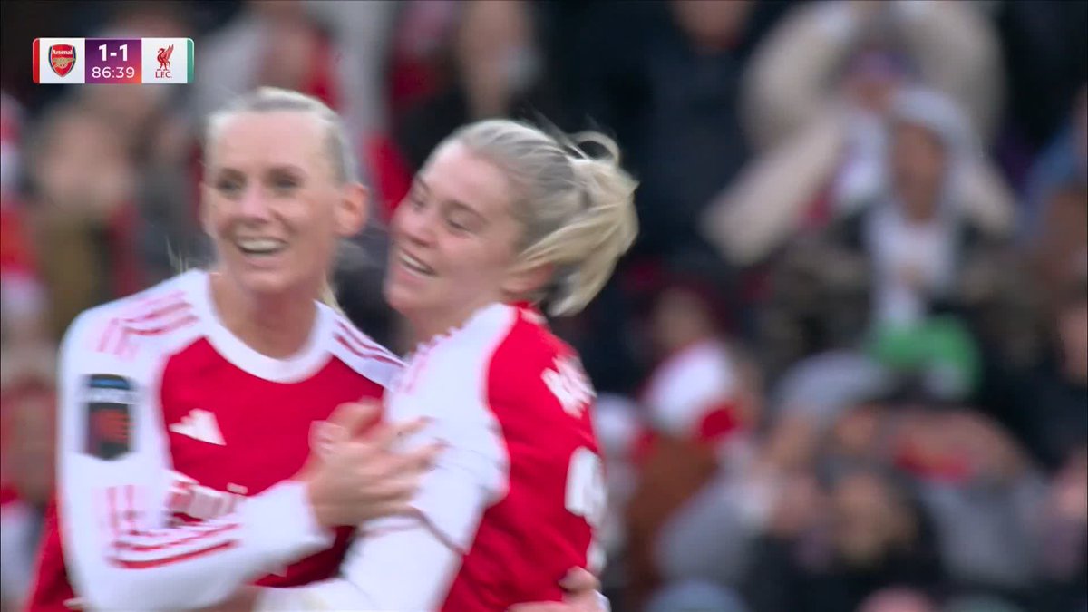 Stina Blackstenius fires Arsenal in front with minutes left! 😨