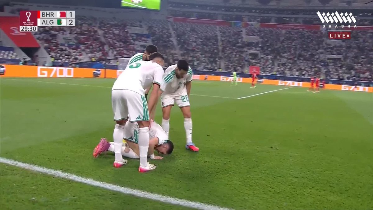 جووووووووووووووووووووووووووووووووووول! حنوووووووووووووووووووووووون من محاربي الصحراء 💥 بولبينة يعيد الجزائر للمقدمة أمام البحرين في #كأس_العرب_على_شاشا 🏆🌟 شاهد الآن مجاناً وبدون تسجيل دخول 📺