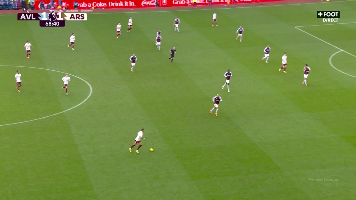 Emiliano Martinez s'est sûrement offert l'un des plus beaux arrêts de la saison en Premier League sur cette frappe de Martin Ødegaard 😳 #AVLARS | #PremierLeague