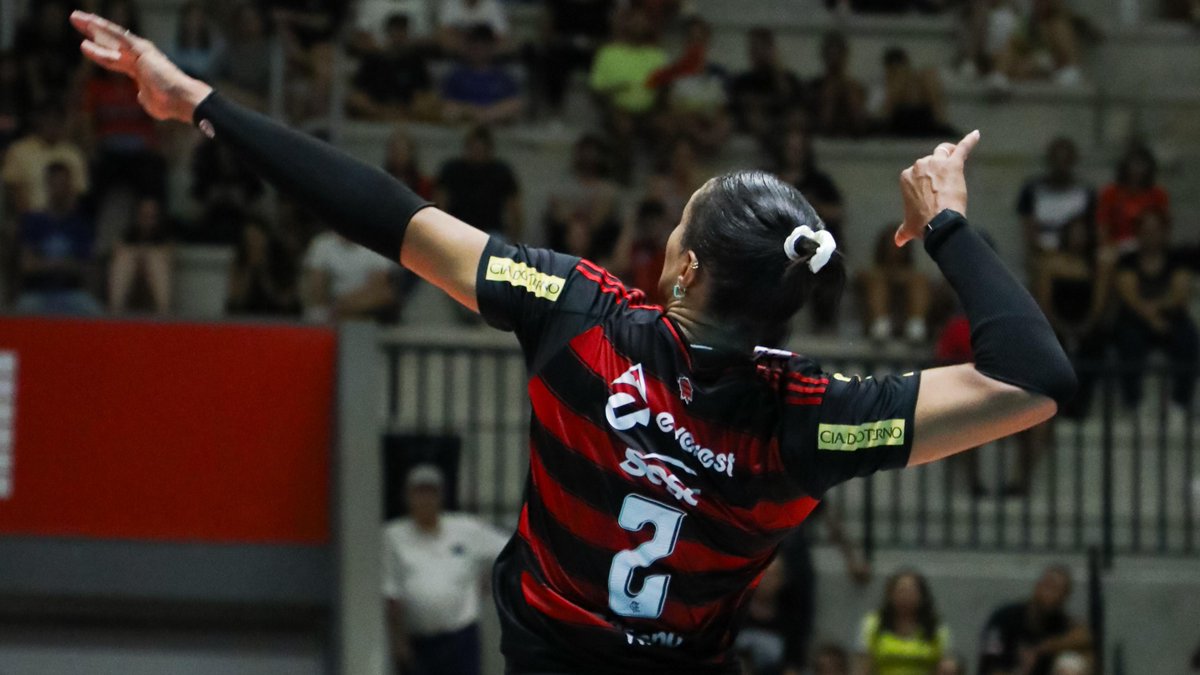 #Superliga 🇧🇷: SESC FLAMENGO STAYS UNBEATEN! 🔥 A dramatic night in Bauru! Sesc Flamengo trailed 2–1 but pulled off a 3–2 comeback over Sesi. Simone Lee 🇺🇸 delivered again: 33 points and her 4th MVP in her debut season in Brazil. Sesc Flamengo now have 22 pts, just behind Minas (23). 📺 Watch the replay on VBTV: 📹 SporTV / VBTV 🏐 #Volleyball #Volei