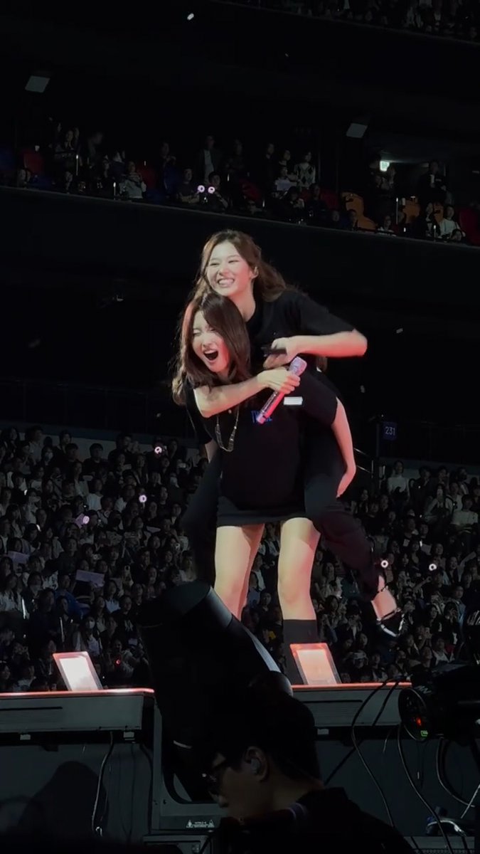 Sana piggyback riding on Momo 🥺