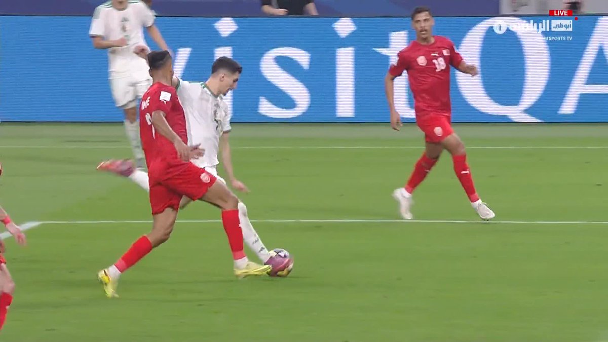 عادل بولبينة يسجل خامس أهداف "محاربي الصحراء" بعد تمريرة رائعة من إبراهيمي ⚽️ البحرين 1⃣ - 5⃣ الجزائر #البحرين_الجزائر #كأس_العرب 🏆 #FIFAArabCup