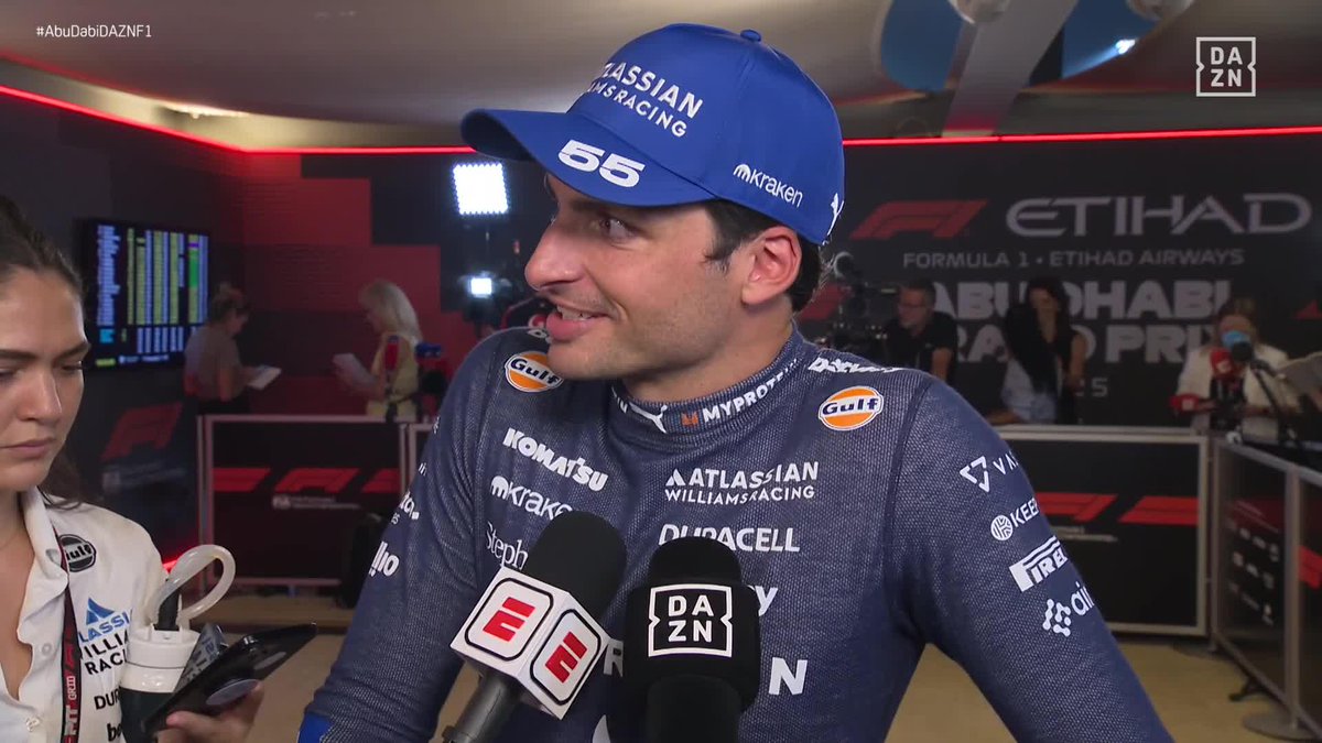 🗣️ Carlos Sainz: "Estoy muy contento con mi paso a Wlliams. Recuerdo llegar a circuito sin sponsors y con un casco blanco y la gente sentía pena por mí. Un año después hay tres podios" #AbuDabiDAZNF1 🇦🇪