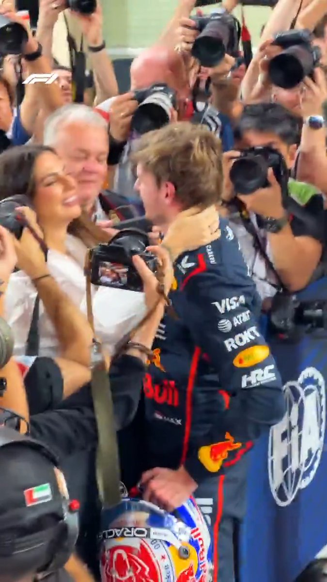 Well deserved hugs and congratulations from Team Verstappen 🤩 #F1 #AbuDhabiGP