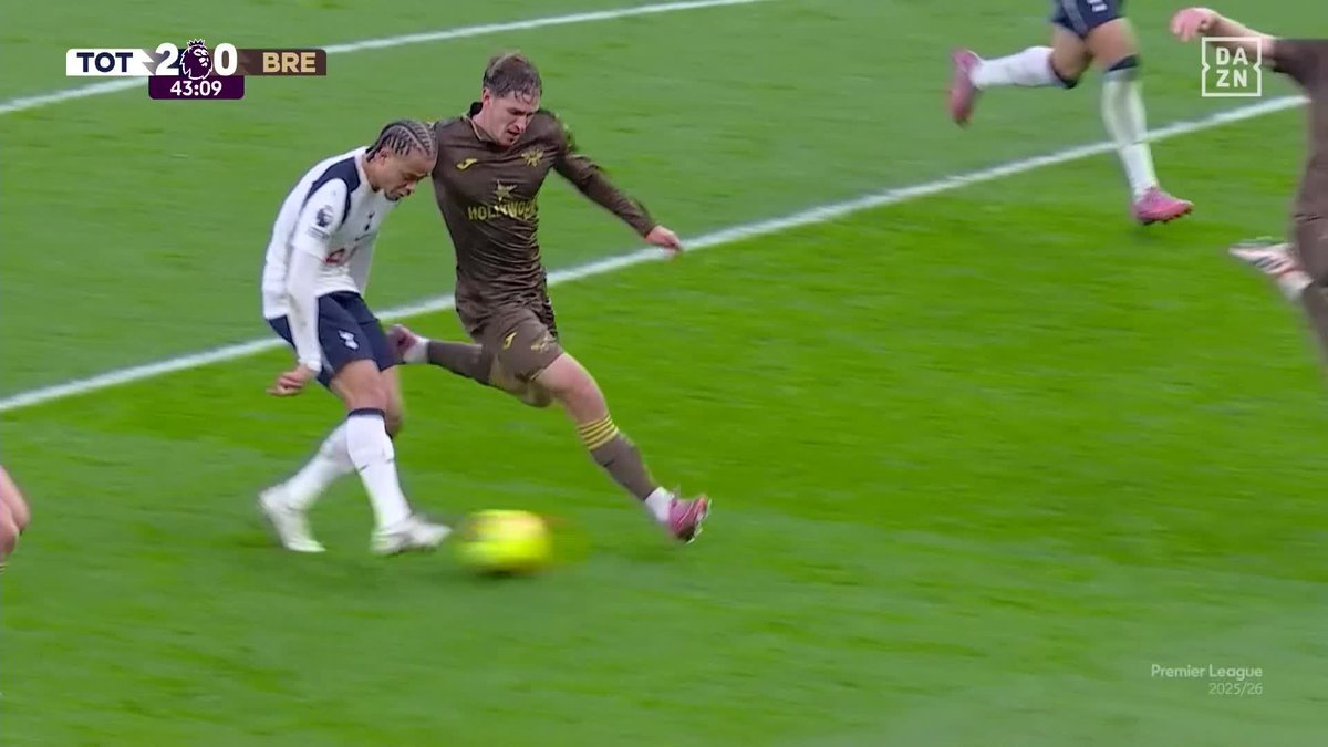 ¿CÓMO SE CORRIGE UNA PÉRDIDA DE BALÓN? XAVI SIMONS NOS HA DADO UNA CLASE MAGISTRAL 😮💨 #PremierLeagueDAZN 🏴⚽