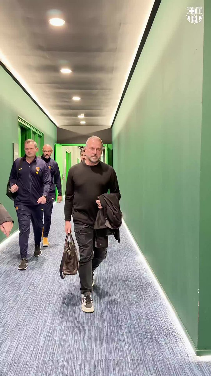 The team has arrived 👣 #BetisBarça