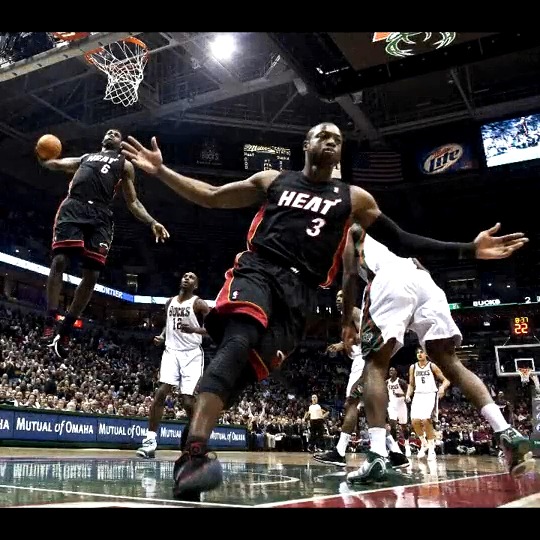 That iconic DWade and LeBron photo was never an alley-oop. Happened 15 YEARS AGO TODAY