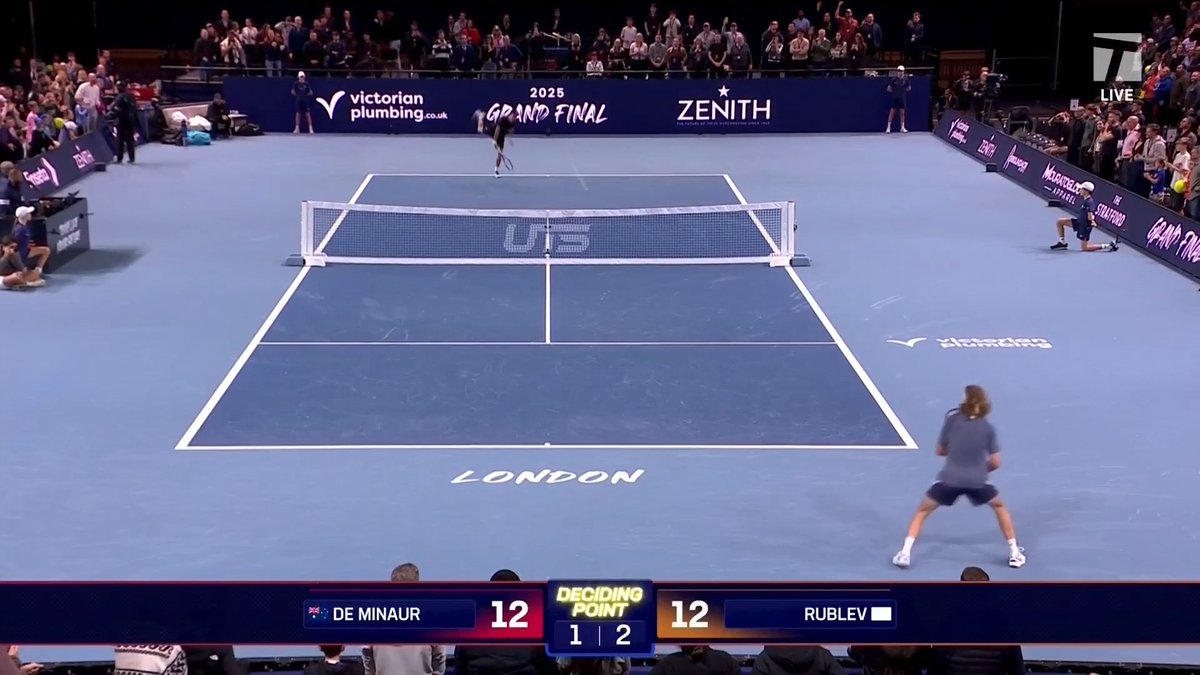 Drama down to the last second 😱 Andrey Rublev takes out Alex de Minaur on a deciding point to close out an eventful afternoon session 👏 Stream the UTS London evening session, starting at 1:15pm ET on our App 🤳