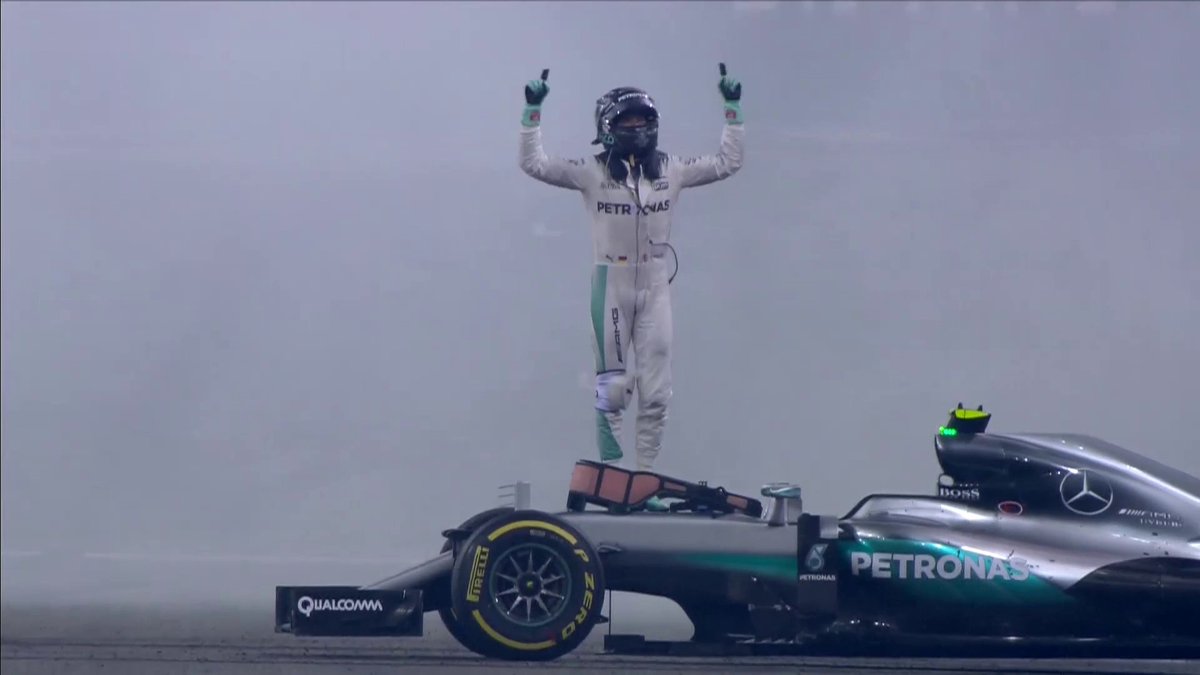 Me huele a que maรฑana vamos a ver algo muy parecido a Abu Dhabi 2016: Aquel dรญa: 1. HAM 2. ROS 3. VET 4. VER A Hamilton solo le valรญa que Rosberg fuera P4 o peor y se puso a ralentizar al grupo a ver si lo pasaban. Maรฑana Verstappen harรก lo mismo.