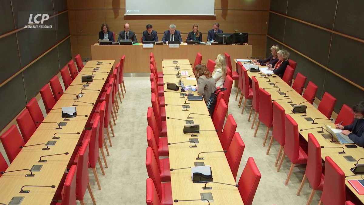 Pendant ce temps, à la commission Wauquiez, il n’y a plus personne pour écouter Darmanin alors qu’il leur raconte ce qu’ils veulent entendre