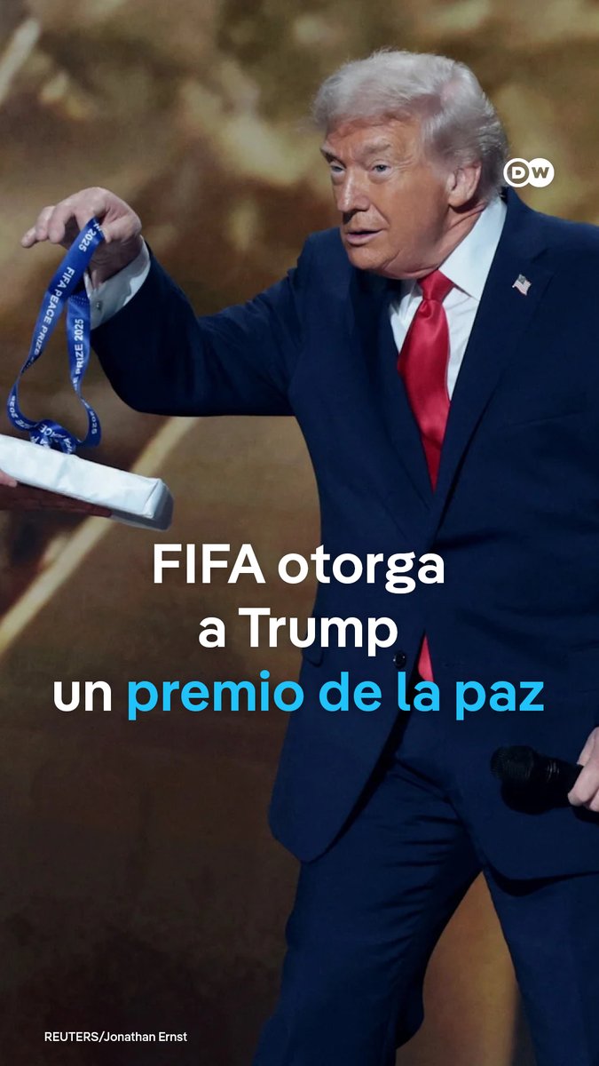 La FIFA otorga a Trump un premio de la paz por “promover la paz y la unidad en todo el mundo” El presidente de EE. UU., Donald Trump, recibió el recién creado Premio de la Paz de la FIFA durante el sorteo de grupos para el Mundial 2026. Gianni Infantino, presidente de la FIFA, fue el encargado de entregar el galardón, que busca reconocer "acciones excepcionales por la paz mundial". Sin embargo, este premio ha desatado polémica, ya que muchos lo ven como un galardón a medida, tras su fallido intento por el Nobel de la Paz. #DWNoticias #Trump #FIFA #PremioDeLaPaz #Infantino #Mundial2026 #Nobel