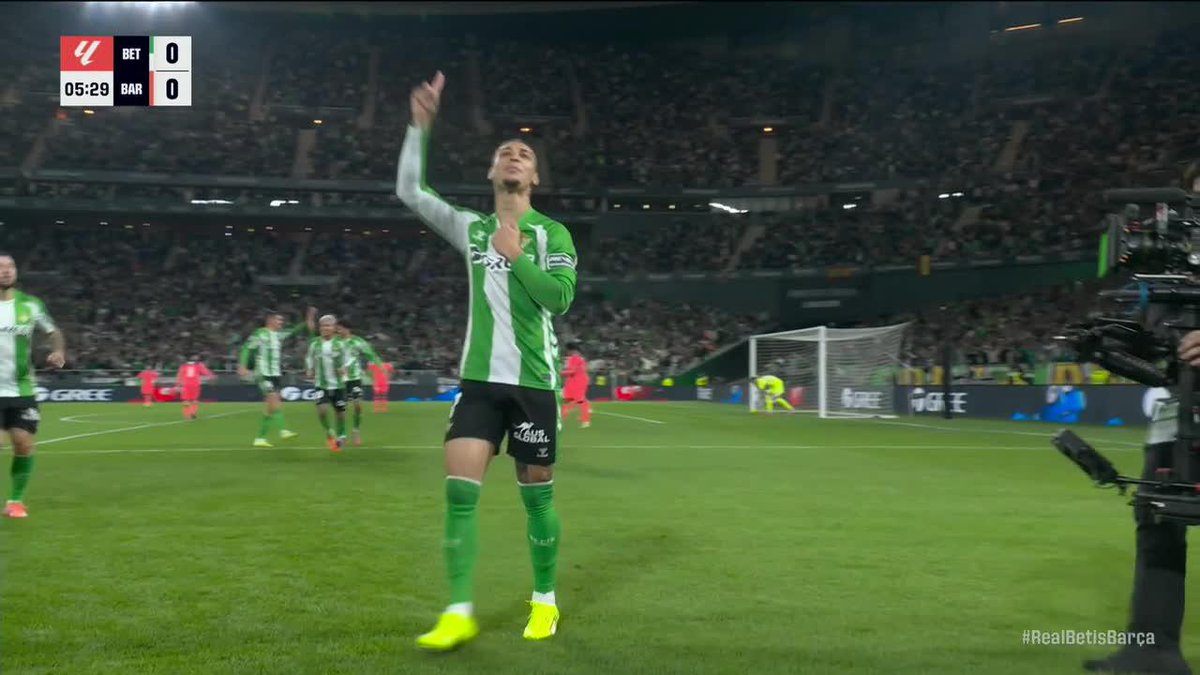 ANTONY GIVES BETIS AN EARLY LEAD OVER BARCELONA 👀 What a start!!