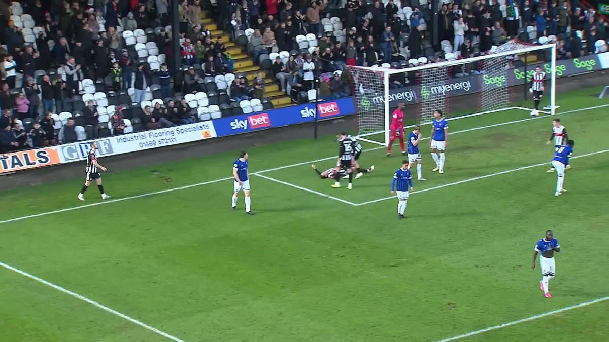 Pure magic from Jamie Walker ✨ The Grimsby Town F.C. star with a moment of brilliance as The Mariners beat Wealdstone 4-0 🔥 #EmiratesFACup