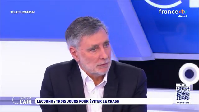 "Vous voyez la scène des Tontons flingueurs dans la cuisine. Ils sortent un alcool frelaté et se servent tous un verre que personne ne veut boire. Là c'est pareil. Personne ne veut dire qu'il veut voter ce texte. Personne ne veut endosser la paternité de ce #budget." Carl Meeus