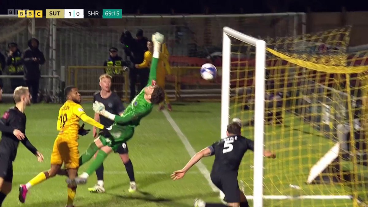 A GOAL SCORED STRAIGHT FROM THE CORNER! 🤯 What a way for National League side Sutton United to take the lead over League Two's Shrewsbury Town in the FA Cup 🔥⚽