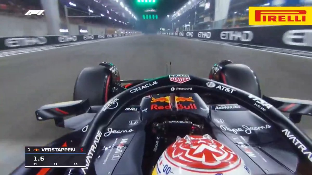 Max Verstappen charged to his eighth pole position of the season at the Yas Marina Circuit! 🤩 Here's how he did it 👇 #F1 #AbuDhabiGP Pirelli Motorsport