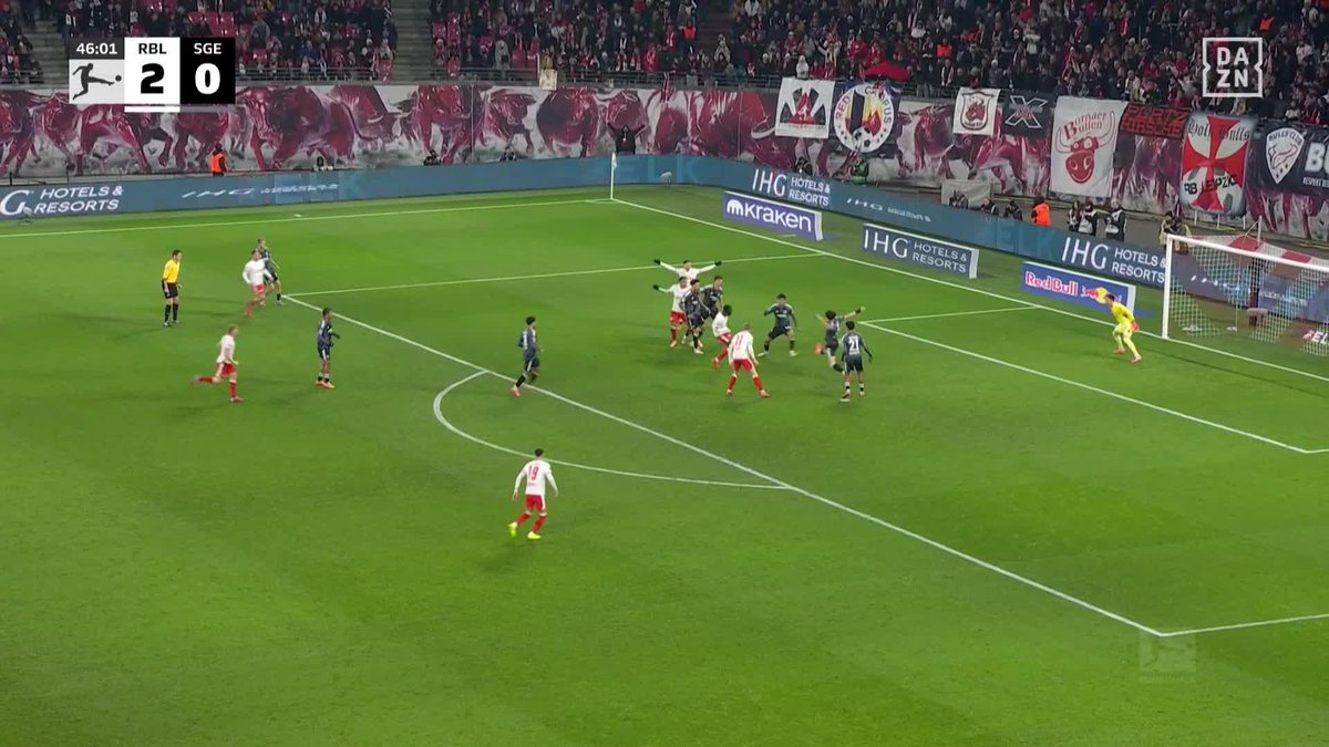 SI EL ÁRBITRO NO MARCA PENAL ¿QUÉ HAY QUE HACER? YAN DIOMANDE LO TIENE MUY CLARO ✨ CHUTAR A PUERTA, SIEMPRE 🥅 #BundesligaEnDAZN 🇩🇪