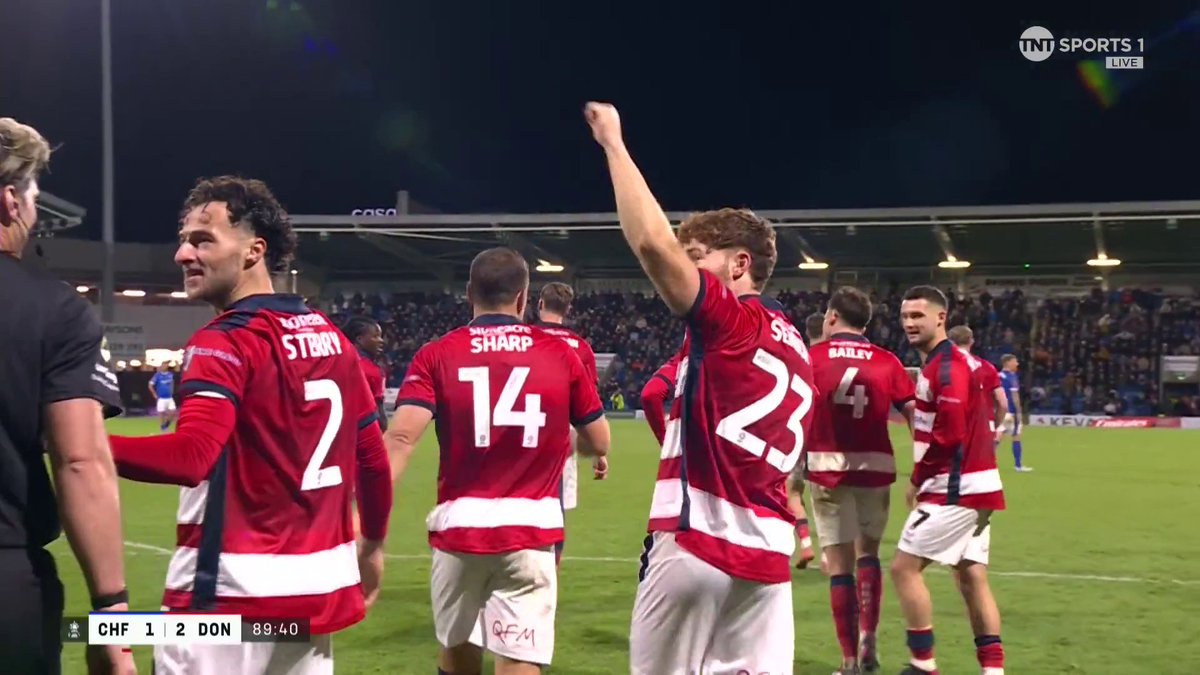 Jack Senior gets Doncaster the lead against Chesterfield in the 90th minute! 💥 📺 TNT Sports & discovery+ UK