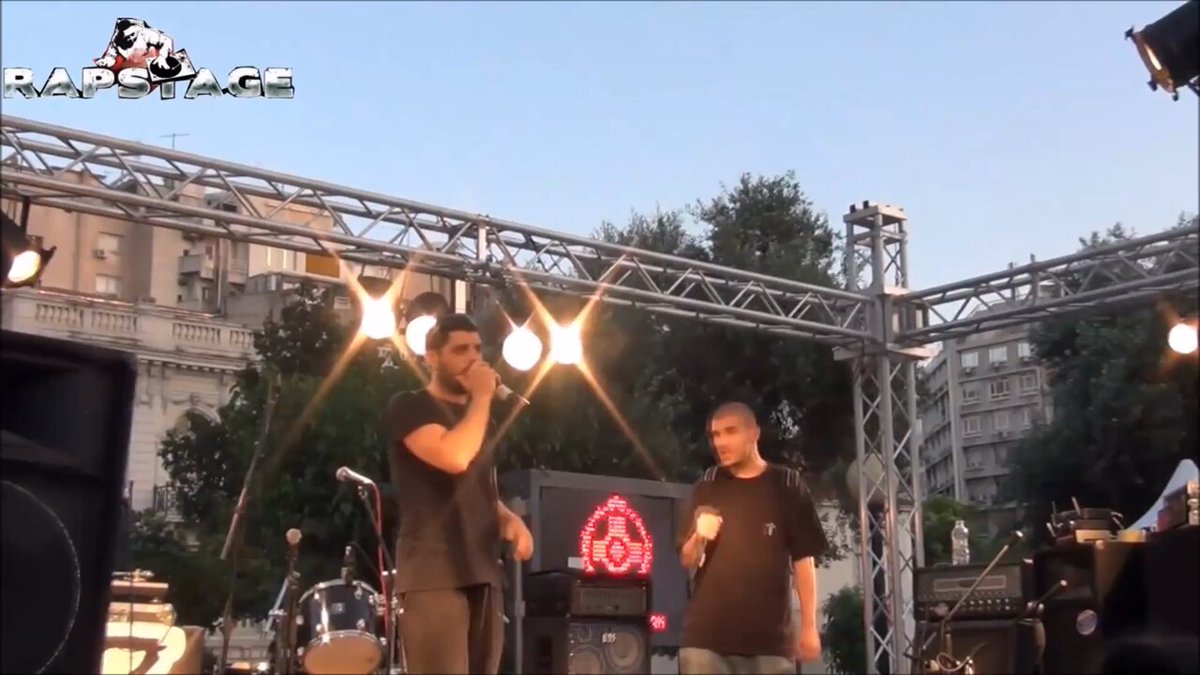 Όταν Ο Παύλος Φύσσας Τραγουδούσε Για Τον Αλέξη Γρηγορόπουλο Και Τον Carlo Giuliani (live 2011) Παύλος Φύσσας: Απόσπασμα από το λάιβ στην Πλατεία Κλαυθμώνος στις 21 Ιούνη 2011.