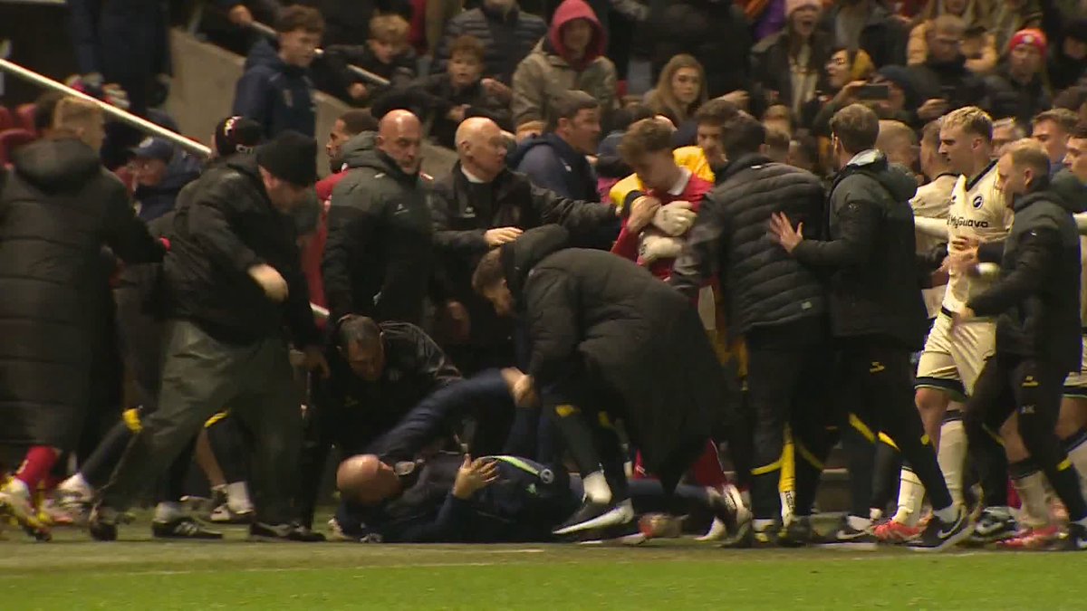 Things got rather heated at full-time between Bristol City and Millwall 😳 The managers, staff and players from both sides were involved in a mass brawl near the dugouts