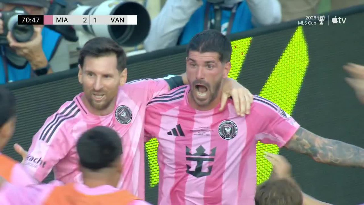 ¡QUÉ DUPLA! Asistencia magistral de Leo Messi para que De Paul anote el 2-1 de Inter Miami sobre Vancouver Whitecaps. 📹Major League Soccer on Apple