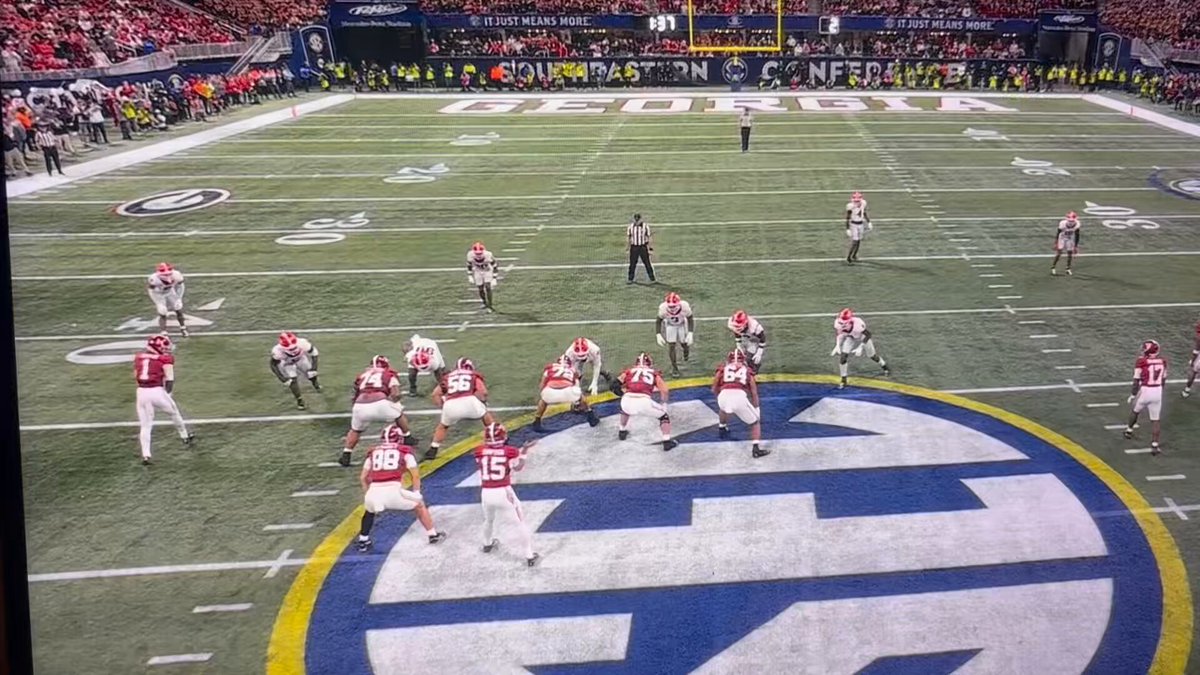 Bama shows 0 but spins to 2-invert at snap. Picks up the coverage and works to his 2H answer (dig) Doesn’t get to see that route develop and look how fast that window closes. This is why QBs uncomfortable seeing at speed don’t like to throw to the middle.