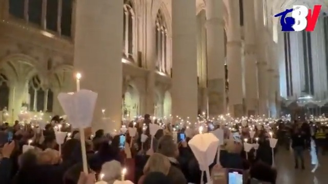 Plus de 3 000 personnes sont dans la basilique Saint-Nicolas, à Saint-Nicolas-de-Port (Meurthe-et-Moselle), pour ce 6 décembre.
