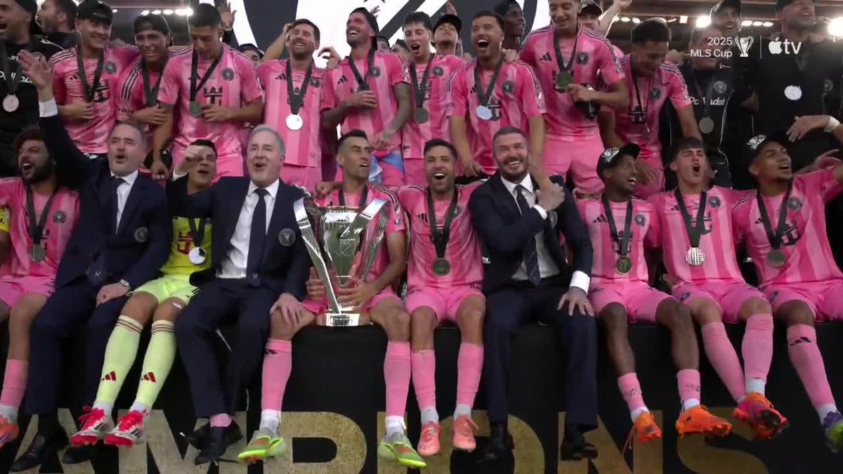 ¿We are the champions? NO, Inter Miami festeja el título de la #MLS cantando ¡¡DALE CAMPEÓN!! 📹 Major League Soccer 🏆 on Apple