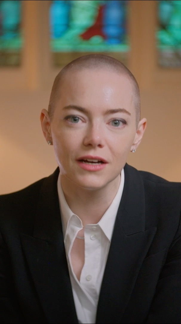 Emma Stone (bald) shaves Yorgos Lanthimos’ head on the set of ‘BUGONIA’