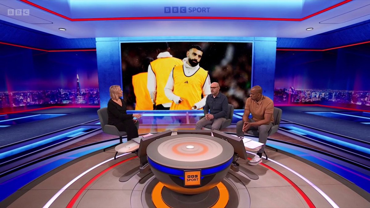 🗣️ "Whether you agree with him being left out or not, you don't deal with it like this." Danny Murphy speaks on Mohamed Salah's comments about his situation at Liverpool 💬