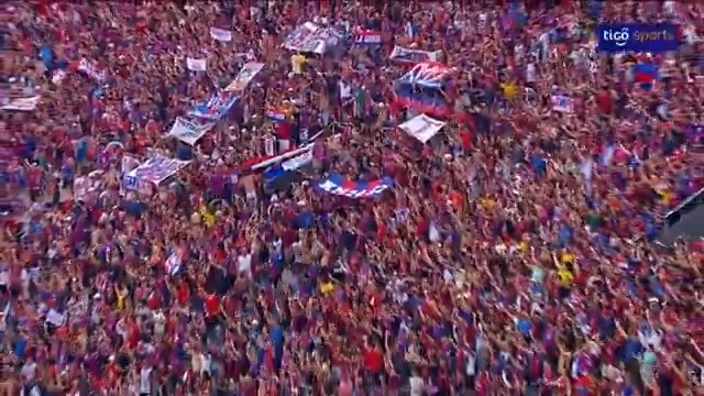 🔵🔴¡EN CUALQUIER CANCHA TE VOY A ALENTAR! Damas y caballeros, la hinchada del club Cerro Porteño, festeja la #SupercopaAPF en el Defensores del Chaco.
