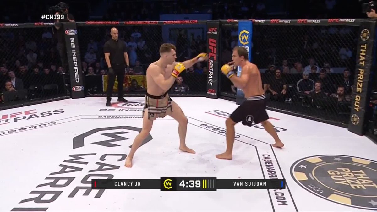 😲 He has done it again... Sean Clancy Jr with an absolutely devastating combo to win via KO. He is the NEW Interim Welterweight Champion 🤩 #CW199