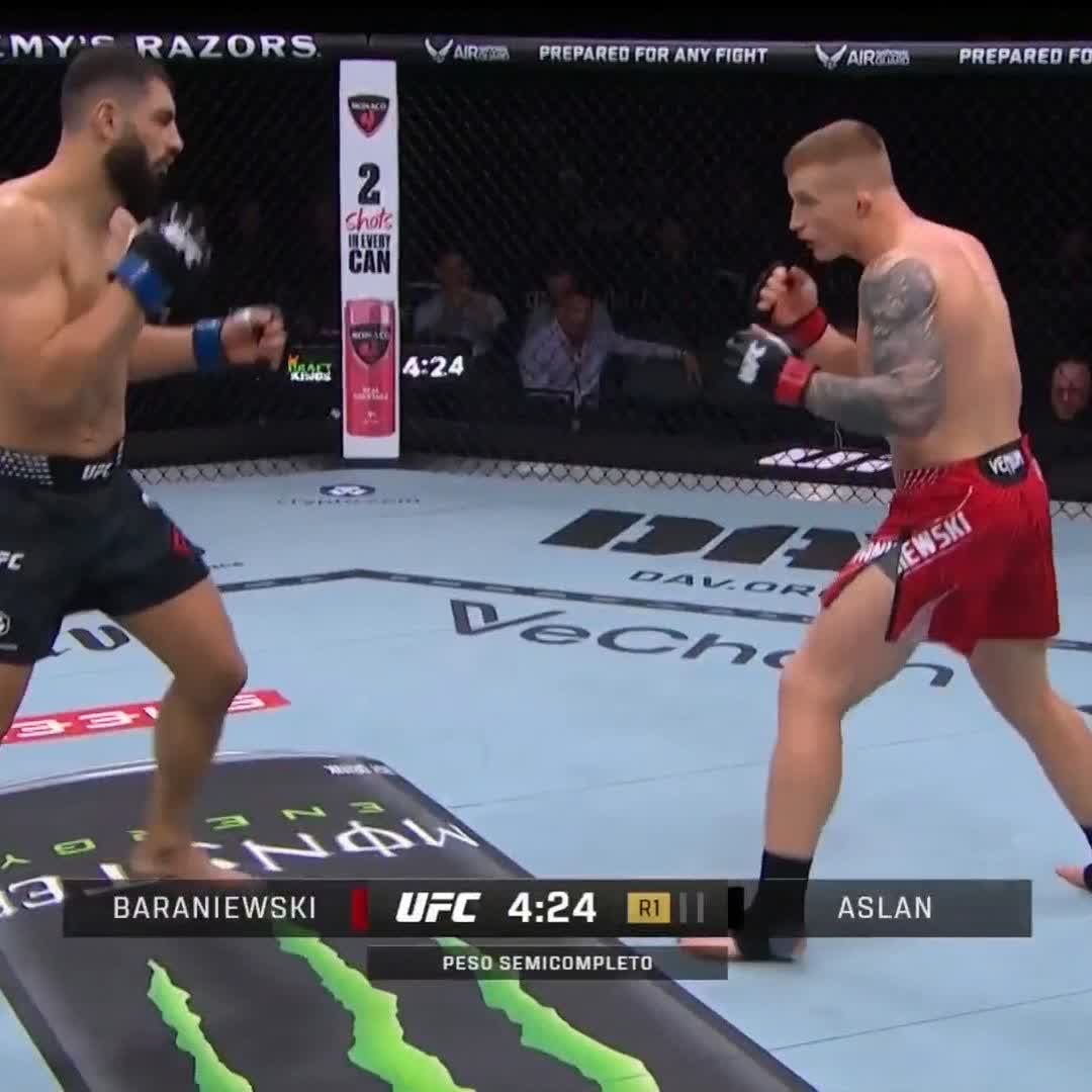 ONE OF THE CRAZIEST FIGHTS YOU WILL EVER SEE PURE CHAOS 🔥 #UFC323