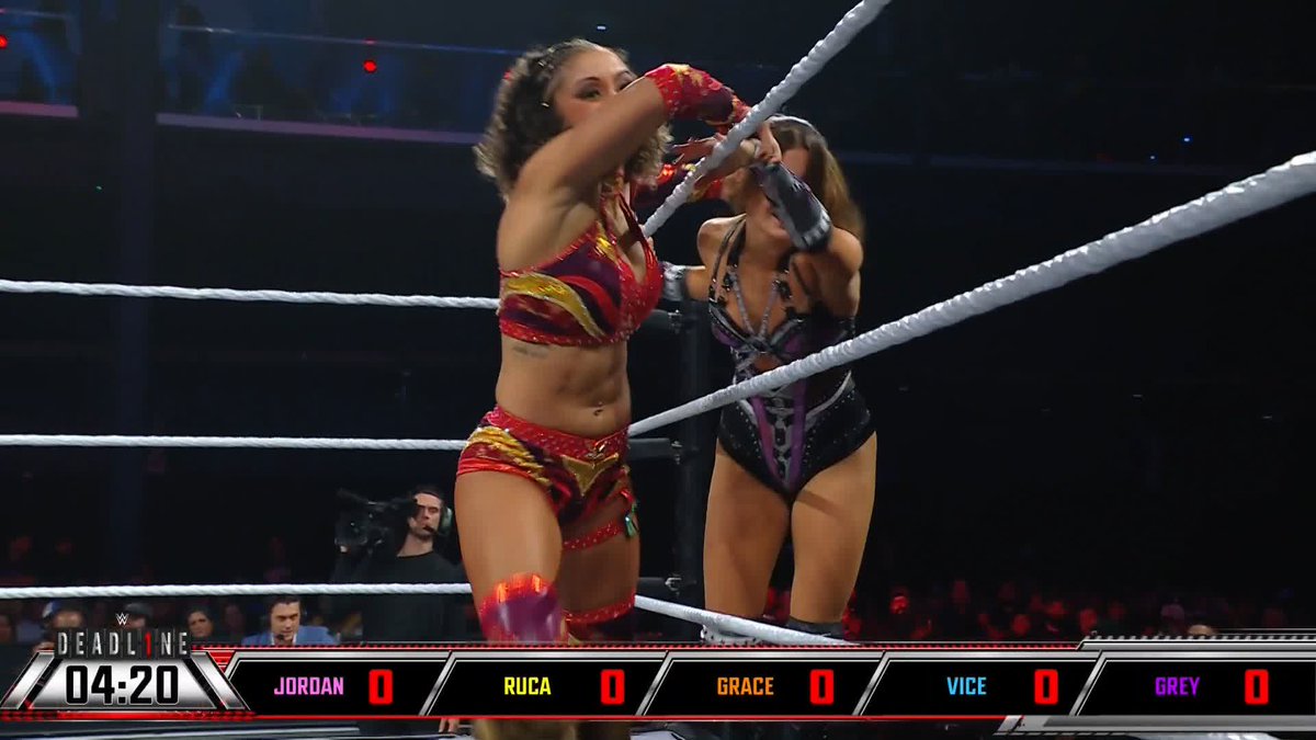 From out of nowhere! 😱 Kendal Grey gets the first fall in the Women's Iron Survivor Challenge!!