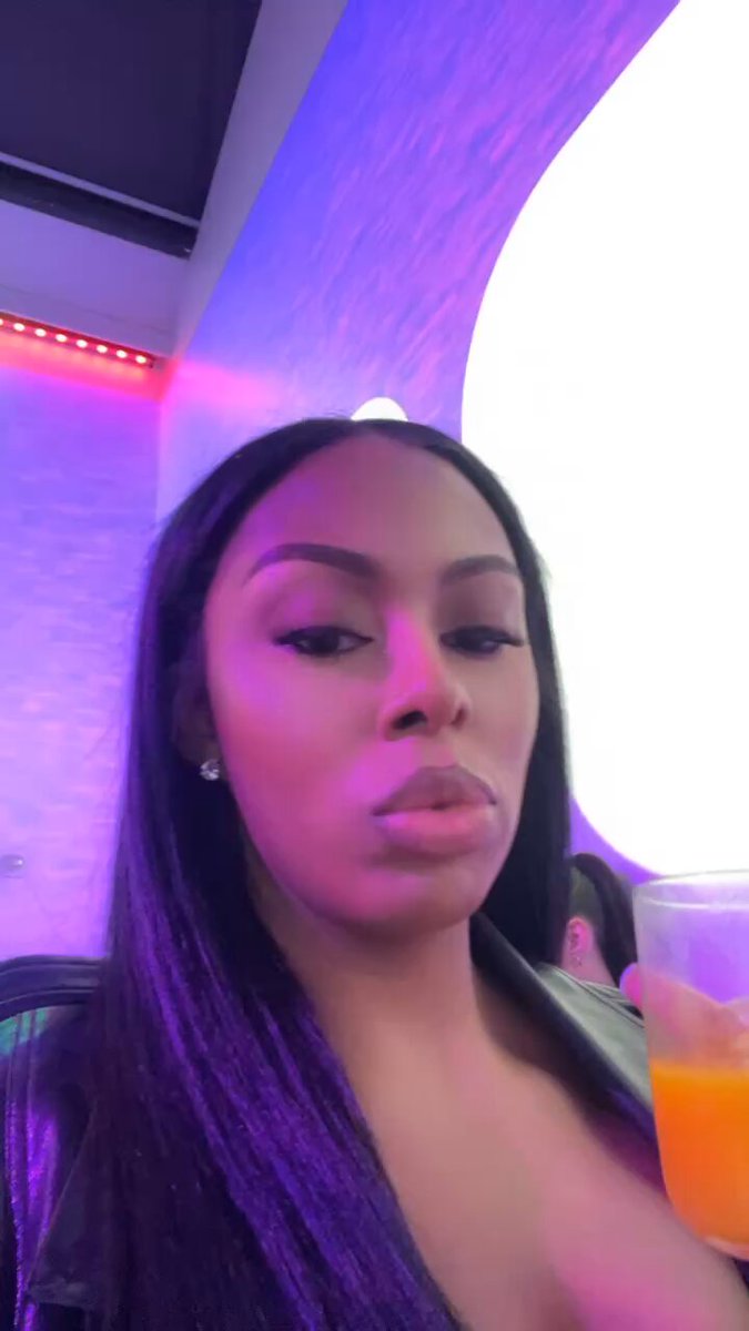 An open bar hate to see me coming 🤷🏽‍♀️