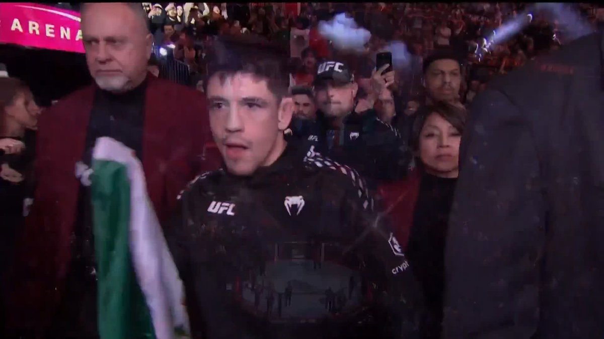 平良達郎を迎え撃つ！モレノが入場！ #UFC