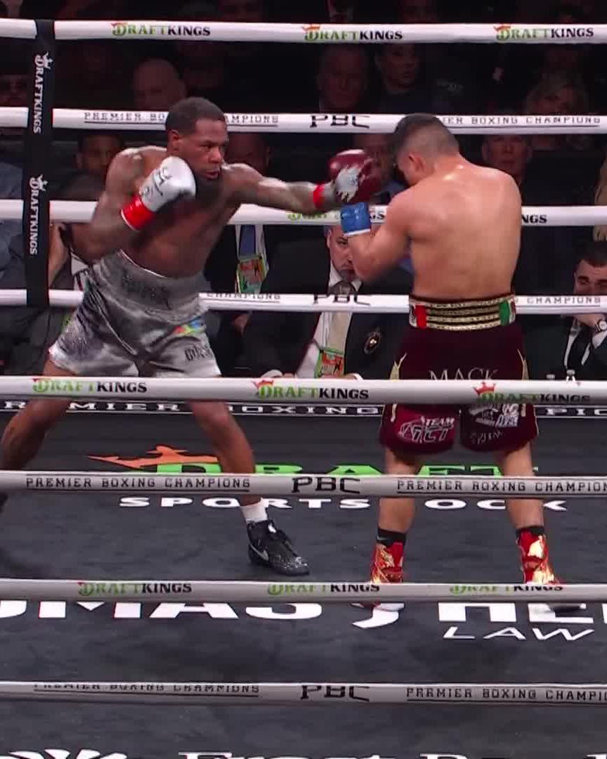 .@oneof1x frustrating Cruz, getting his punches off first and forcing Cruz to miss. #PitbullRoach