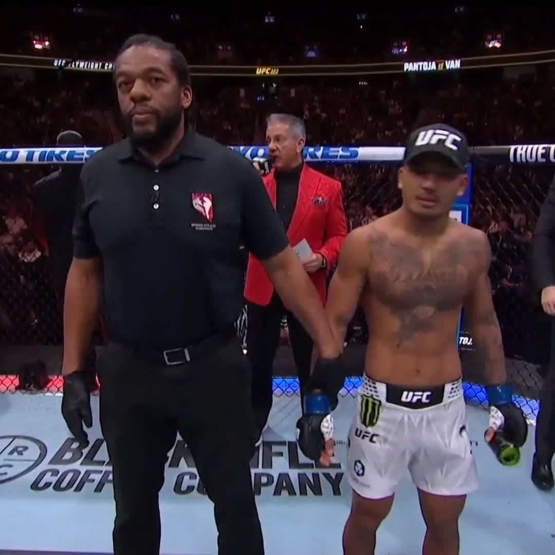 البطل الجديد وثاني اصغر بطل بتاريخ المنظمة جوشوا فان 🏆 #UFC323