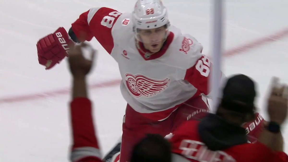Patrick Kane gives the Detroit Red Wings the lead with 2:29 to go! 🚨