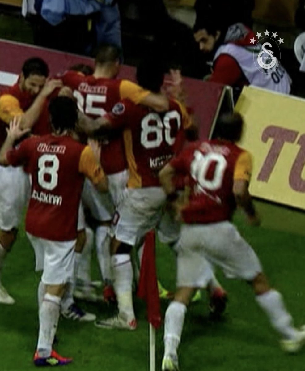 ⚽️ Günün Golleri | Galatasaray 3-1 Fenerbahçe (07.12.2011) 1️⃣ Emmanuel Eboué 2️⃣ Johan Elmander 3️⃣ Felipe Melo Sizin favori golünüz hangisiydi? 🤔