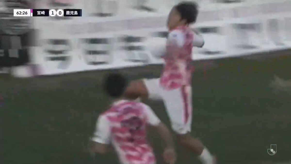 欲しかった追加点が宮崎に! 左SB下川陽太→右SB松本雄真へ 両ワイドのホットラインから 決勝進出を手繰り寄せる大きな1点が入る! 🏆明治安田J2昇格プレーオフ2025準決勝 🆚宮崎×鹿児島 📺DAZN LIVE配信中 #Jリーグ #だったらDAZN