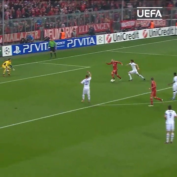 Yıl 2012 Mario Gomez, Ş. Ligi’nde 4 gol atıyor. Ve 3 sene sonra da Beşiktaş’a geliyor.