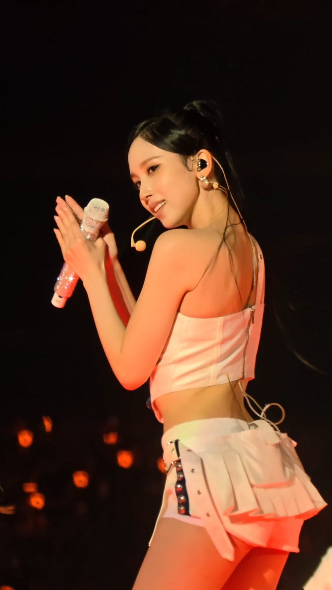 OBSESSED WITH HIGH PONYTAIL MINA IN THE NEW FIT