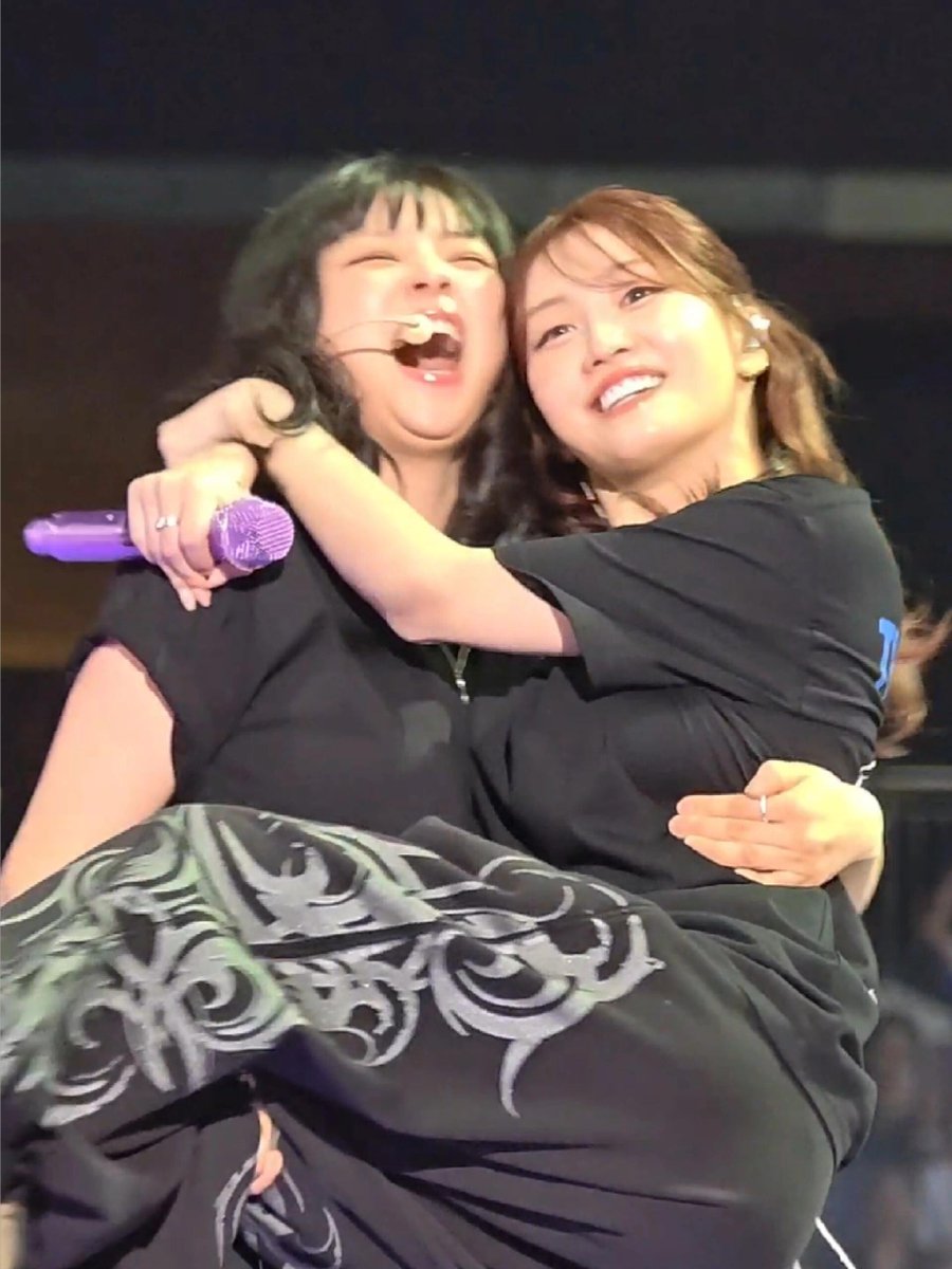 Momo getting princess carried by Jeongyeon, then Momo was ready to give a piggyback ride to Jeongyeon but she slapped her butt instead 😭