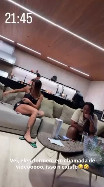 🚨FAMOSOS: Tainá Militão conta que assiste o marido dormir por videochamada.