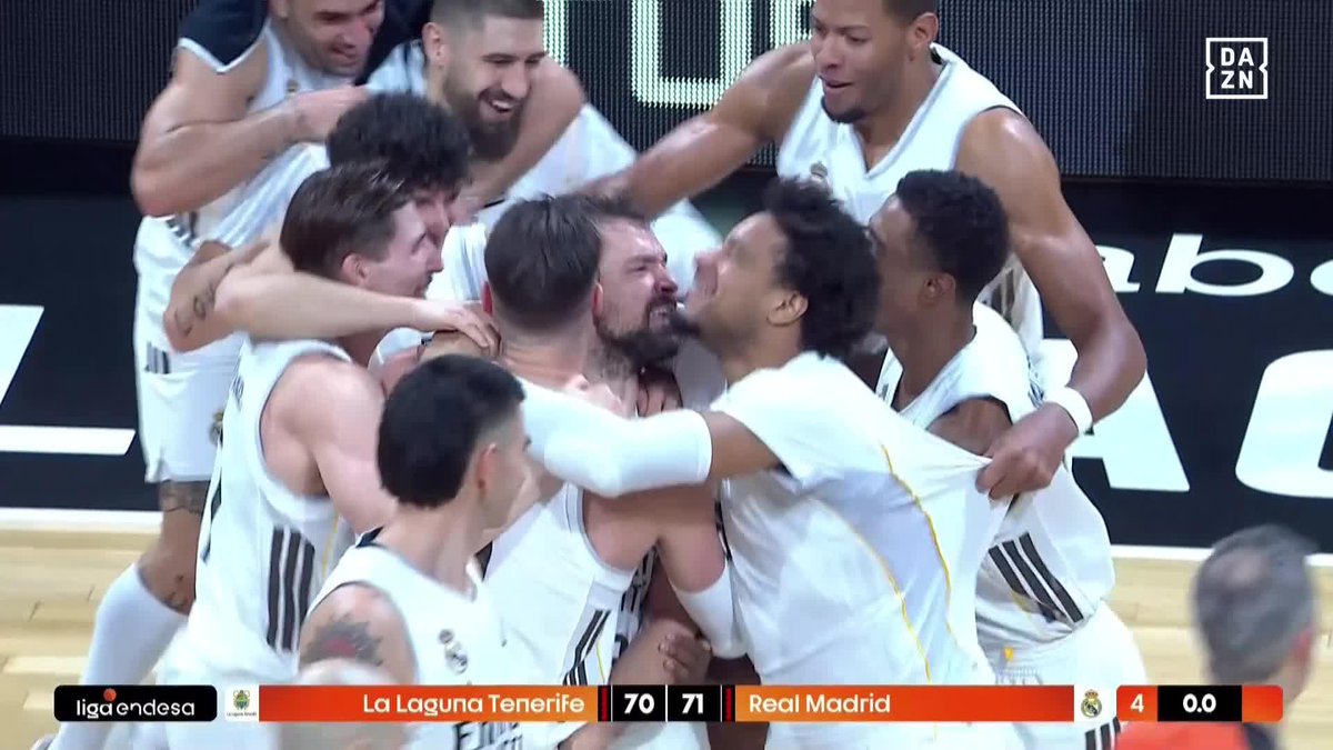 ยกESTE TรO ES ETERNO! ๐คฏ Pasan los aรฑos... y decide el de siempre ๐ฅ @23LLull dรกndole la victoria al Real Madrid en San Cristรณbal de La Laguna... ยกSOBRE LA BOCINA! ๐ฃ #LigaEndesaxDAZN ๐
